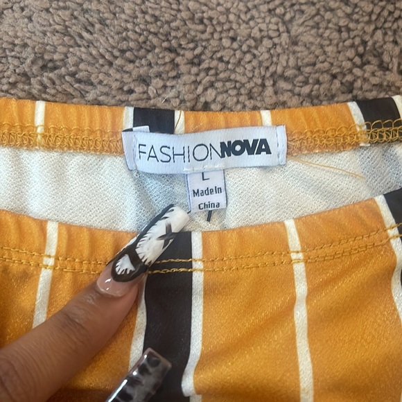 Color: yellow, black and white. Material: stretchy, thin, silky fabric. size L - Picture 2 of 4